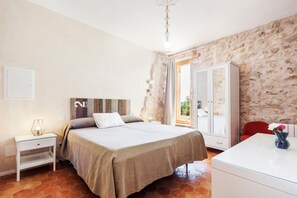 6 habitaciones, tabla de planchar con plancha y wifi gratis 