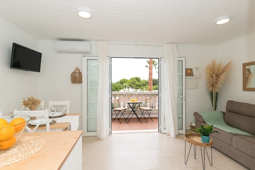 Fantastic Apartment with Pool, Balcony and Wi-Fi