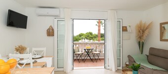 Fantastic Apartment with Pool, Balcony and Wi-Fi