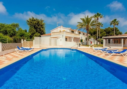 Fantastic Apartment with Pool, Balcony and Wi-Fi