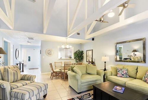 New Listing/New Owner - Large Open - 2 Bd/1 Ba - Walk to Beach - Palmetto Dunes
