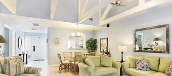 New Listing/New Owner - Large Open - 2 Bd/1 Ba - Walk to Beach - Palmetto Dunes