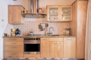 Frigorífic, forn, placa de cuina i rentaplats