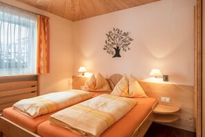 2 bedrooms, free WiFi, bed sheets - Apartment Africa in Villa Anina with Pool, Wellness Area (Klobenstein/Ritten)