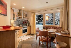 Fridge, oven, stovetop, dishwasher - Apartment Africa in Villa Anina with Pool, Wellness Area (Klobenstein/Ritten)