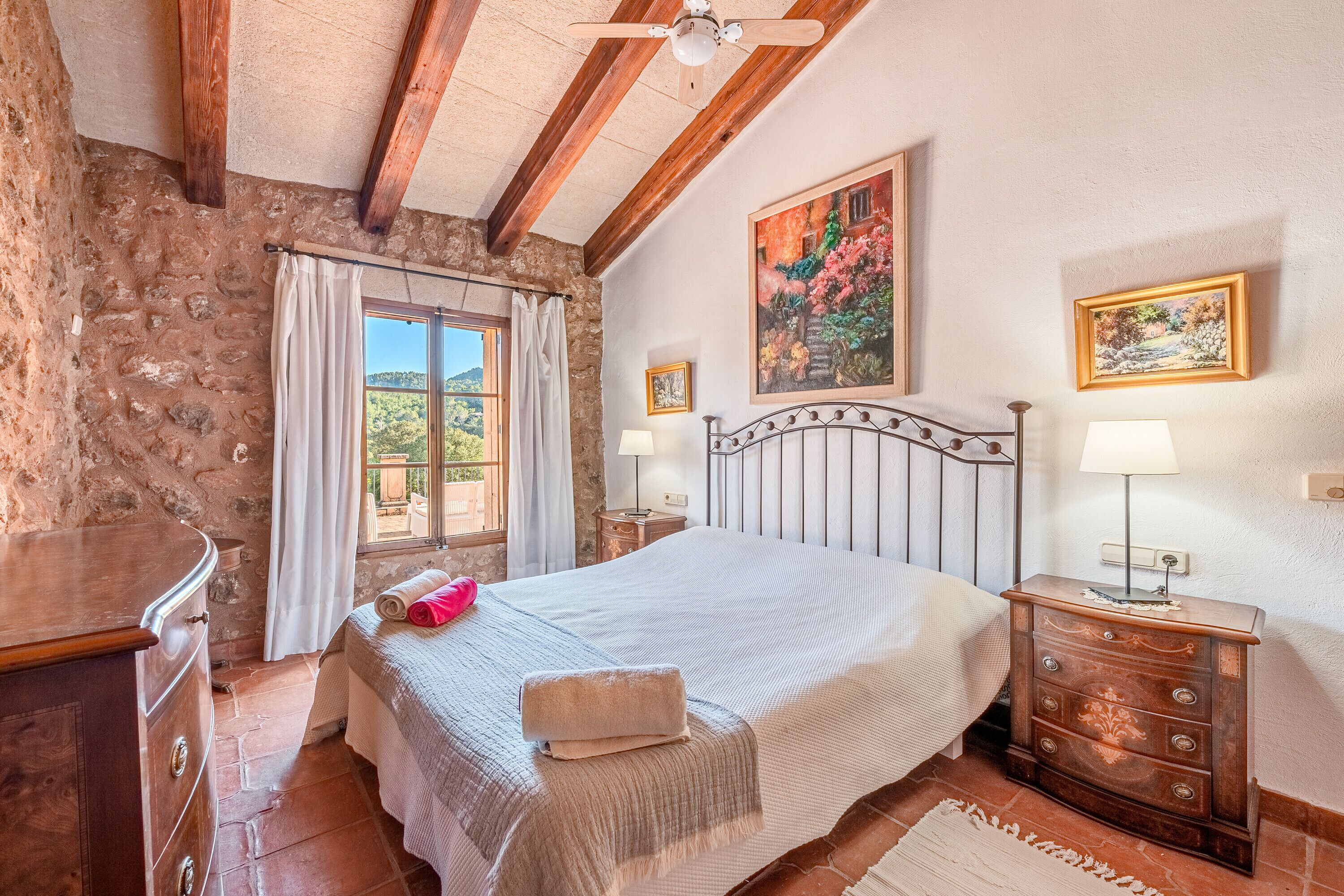 6 bedrooms, iron/ironing board, free WiFi, bed sheets