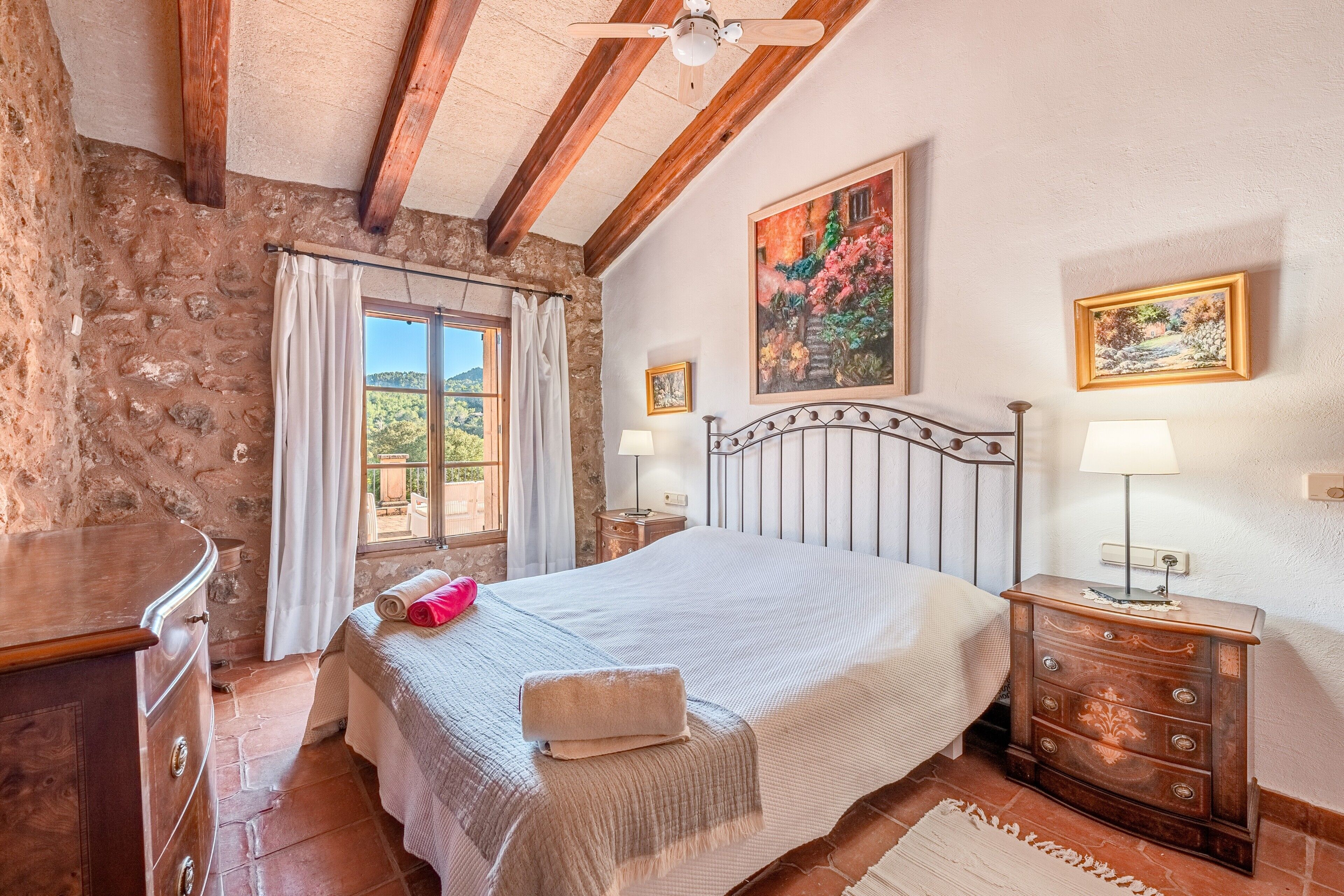 6 bedrooms, iron/ironing board, free WiFi, bed sheets