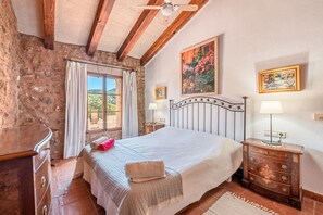 6 habitaciones, tabla de planchar con plancha y wifi gratis 