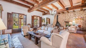 TV, fireplace, DVD player, stereo