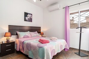 2 slaapkamers, een strijkplank/strijkijzer, gratis wifi, beddengoed