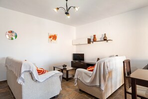TV - Air-Conditioned Home with Large Pool, Terrace, Garden & Wi-Fi; Pets Allowed, Parking Available (Conil de la Frontera)