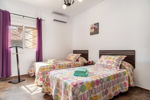 2 bedrooms, iron/ironing board, free WiFi, bed sheets - Air-Conditioned Home with Large Pool, Terrace, Garden & Wi-Fi; Pets Allowed, Parking Available (Conil de la Frontera)