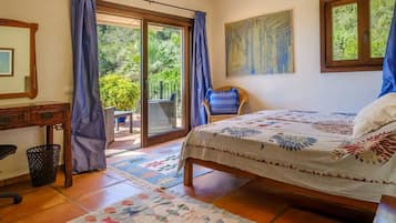 5 slaapkamers, een strijkplank/strijkijzer, gratis wifi, beddengoed