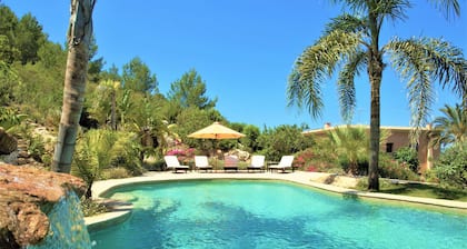 Fantastic Luxury Villa with Guest House, Wi-Fi, Pool, Garden, and Stunning Sea Views