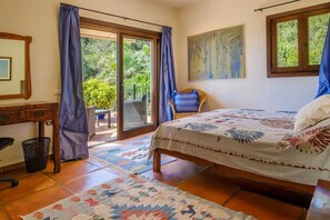 5 quartos, ferros/tábuas de passar roupa, Wi-Fi de cortesia