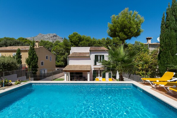 Pool - Villa "House Pinar" with Pool and Mountain View (Cala Sant Vicenç)