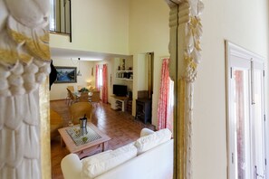 TV, DVD player - Villa "House Pinar" with Pool and Mountain View (Cala Sant Vicenç)