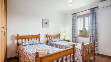 6 bedrooms, iron/ironing board, free WiFi, bed sheets