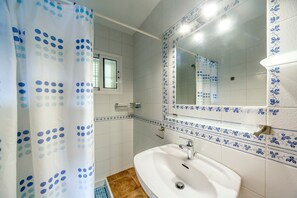 Baignoire, serviettes fournies