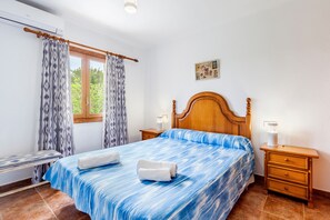 6 bedrooms, iron/ironing board, free WiFi, bed sheets