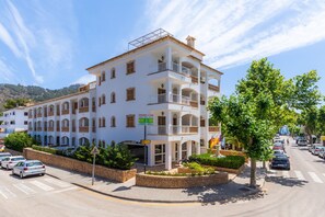 Exterior - Apartment Close to the Beach with Pool Access, Private Terrace, Air Conditioning and Wi-Fi (Canyamel)