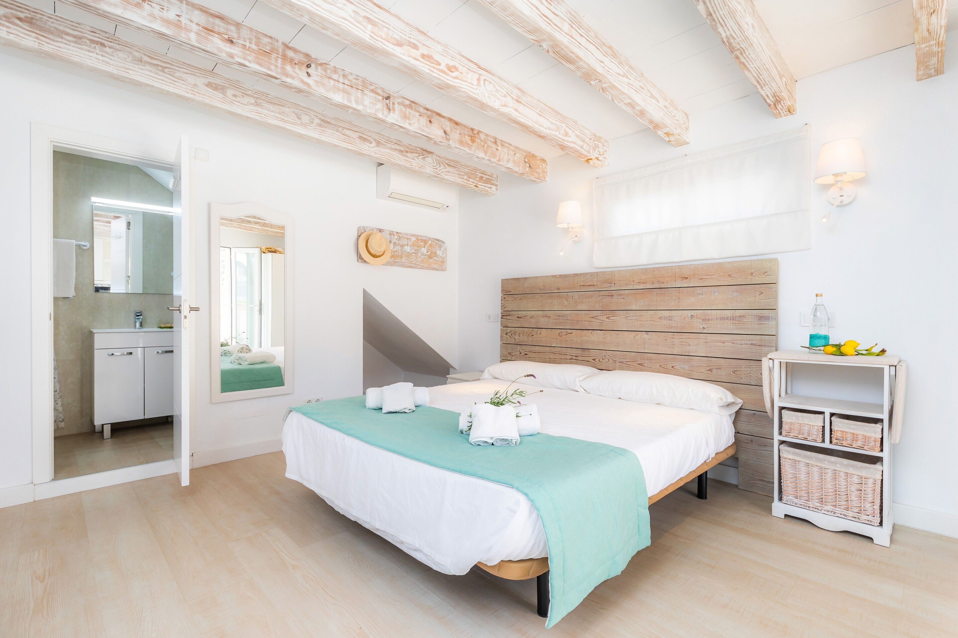1 slaapkamer, een strijkplank/strijkijzer, gratis wifi, beddengoed