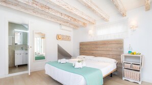 A bedroom with a bed, a bedside table, a wardrobe, a mirror, and a wooden ceiling. - Apartment Close to the Beach with Pool Access, Private Terrace, Air Conditioning and Wi-Fi (Canyamel)