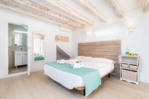 1 bedroom, iron/ironing board, free WiFi, bed sheets - Apartment Close to the Beach with Pool Access, Private Terrace, Air Conditioning and Wi-Fi (Canyamel)