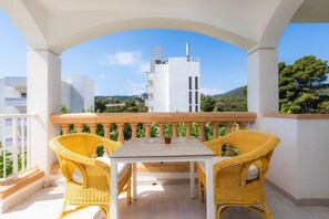 تناول الطعام بالخارج