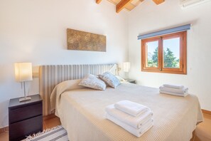 3 bedrooms, iron/ironing board, free WiFi, bed sheets - Villa "La Sorteta De Cuxach" Embedded in Nature and with Pool (POLLENÇA)
