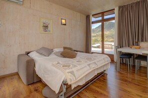 1 habitación, tabla de planchar con plancha, wifi gratis y ropa de cama 