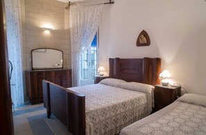 3 slaapkamers, een strijkplank/strijkijzer, gratis wifi, beddengoed