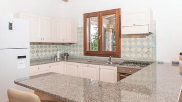 Geladeira, fogão, cooktop, lava-louças