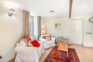 Living area - Vacation Home "La Petite Maison" at the Vineyard (Villeneuve de Duras)