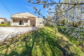 Exterior - Vacation Home "La Petite Maison" at the Vineyard (Villeneuve de Duras)