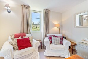 Living area - Vacation Home "La Petite Maison" at the Vineyard (Villeneuve de Duras)