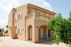 Exterior - Holiday Home "Dones D'Aigua" with Sea View, Mountain View, Balcony, Terrace & Pool (Colonia de Sant Pere)