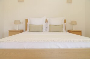 3 bedrooms, iron/ironing board, free WiFi, bed sheets - Holiday Home "Dones D'Aigua" with Sea View, Mountain View, Balcony, Terrace & Pool (Colonia de Sant Pere)