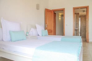 3 bedrooms, iron/ironing board, free WiFi, bed sheets - Holiday Home "Dones D'Aigua" with Sea View, Mountain View, Balcony, Terrace & Pool (Colonia de Sant Pere)
