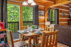 Dining - Great Location~Quiet Wood Views~Hot Tub~Game Room (Sevierville)