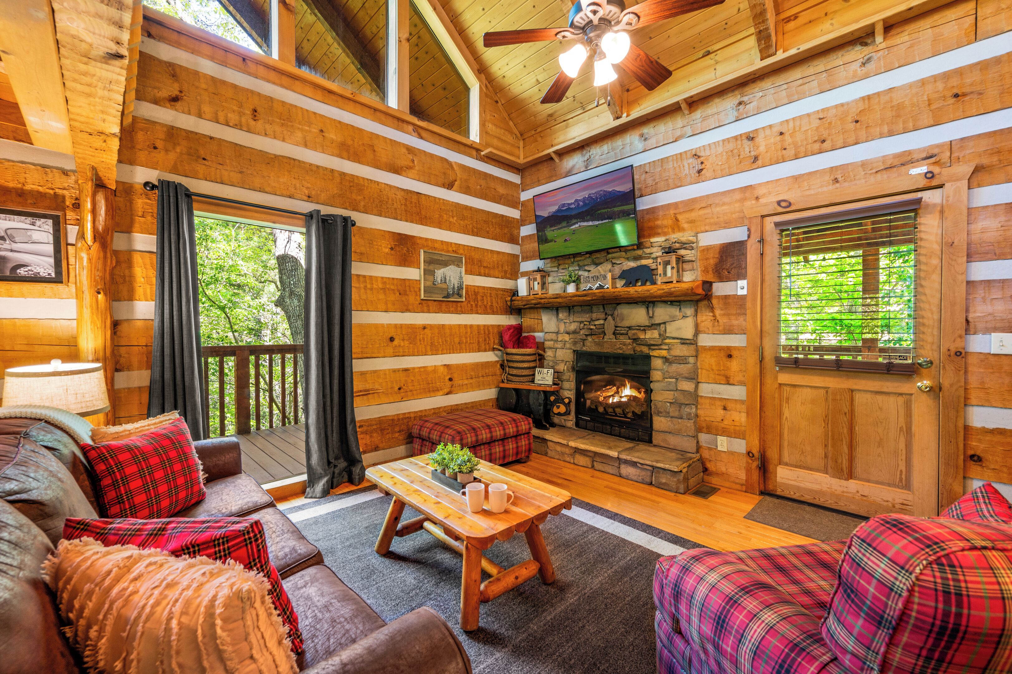 Älytelevisio, takka, pöytäjalkapallopöytä