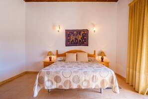 4 bedrooms, iron/ironing board, free WiFi, bed sheets