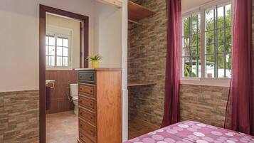 1 bedroom, free WiFi, bed sheets