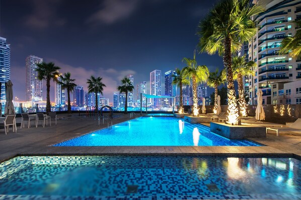 Outdoor pool, a heated pool