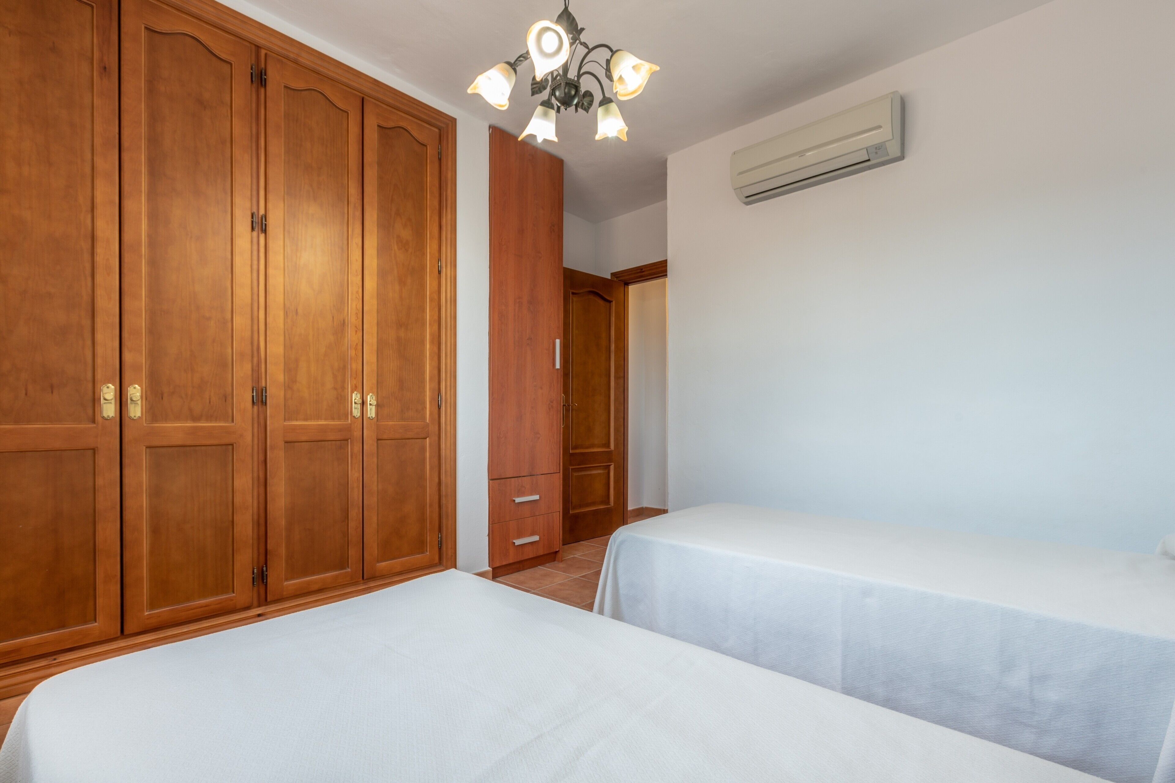 2 dormitorios, tabla de planchar con plancha, wifi gratis y ropa de cama