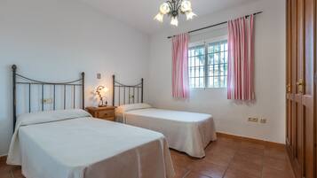 2 chambres, fer et planche Ă repasser, Wi-Fi gratuit, draps fournis