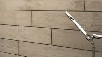 Luxury Room | Bathroom shower