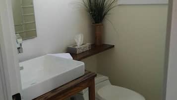 Luxury Room | Bathroom | Shower, bathrobes, heated floors