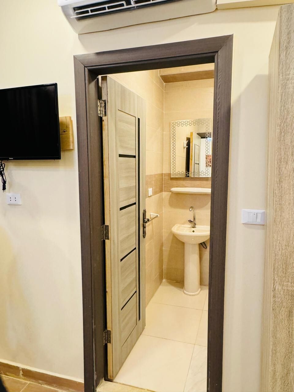 Premium bedding, down comforters, iron/ironing board, free WiFi
