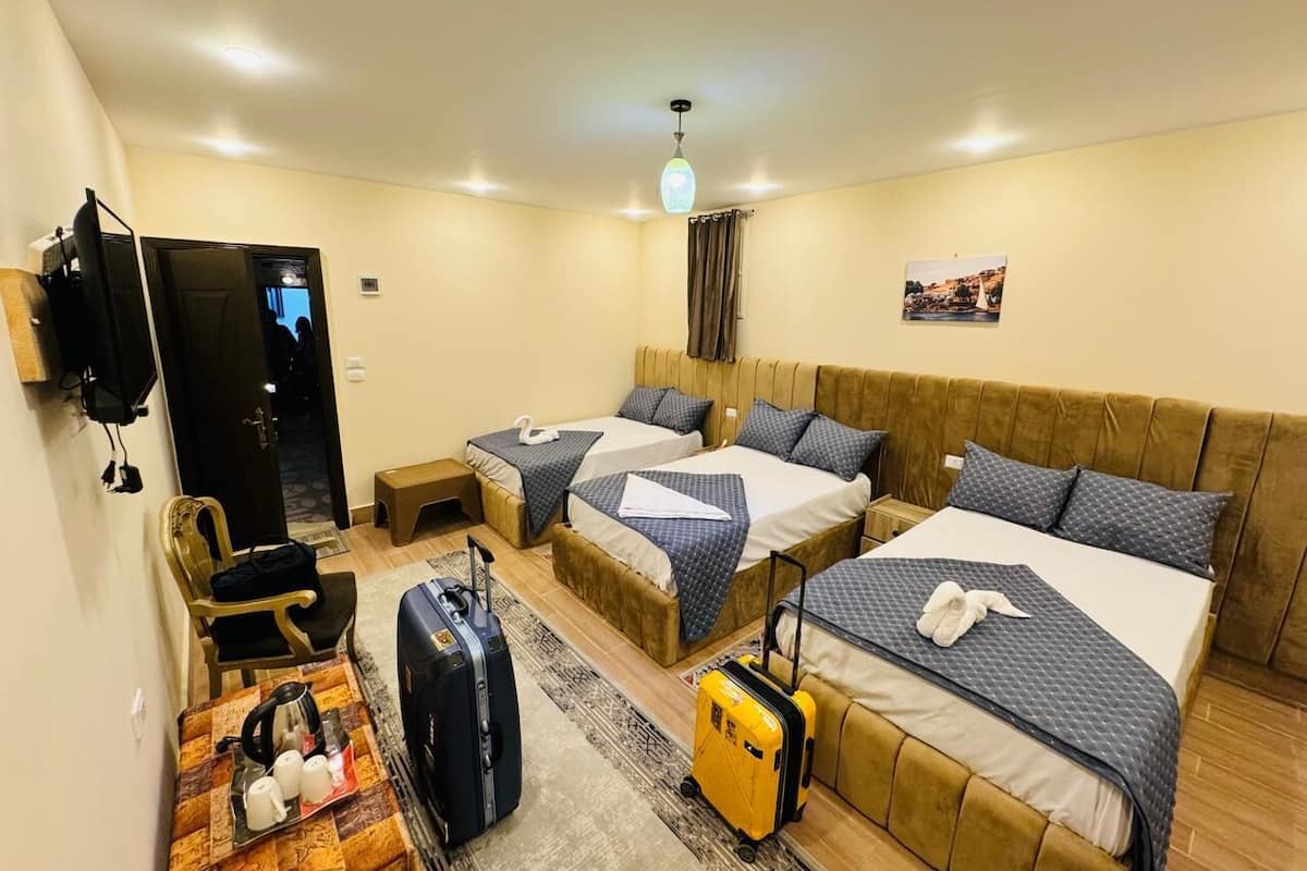 Studio Suite, Mountain View | Premium bedding, down comforters, iron/ironing board, WiFi (free)